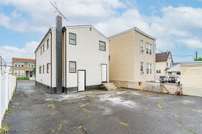 284 2ND Avenue Newark NJ 07107