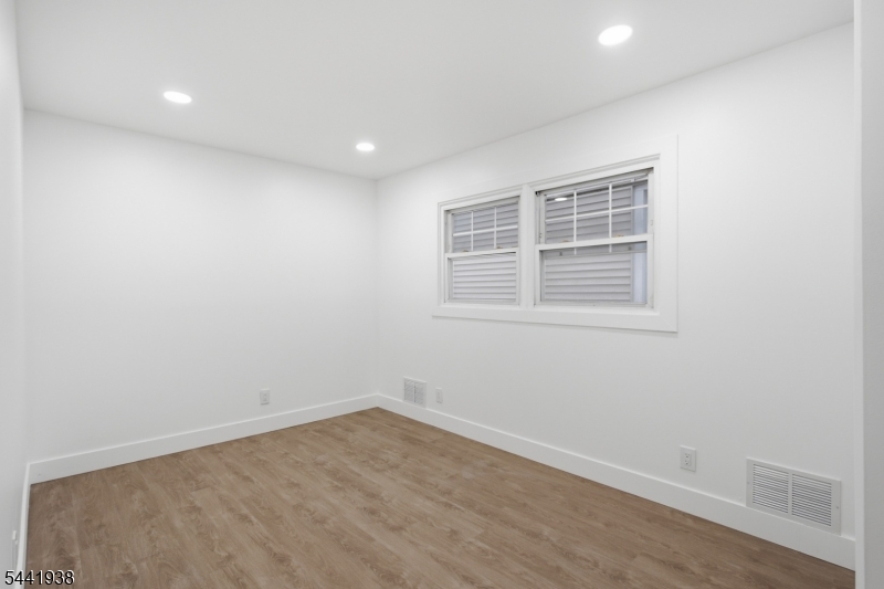 284 2ND Avenue Newark NJ 07107