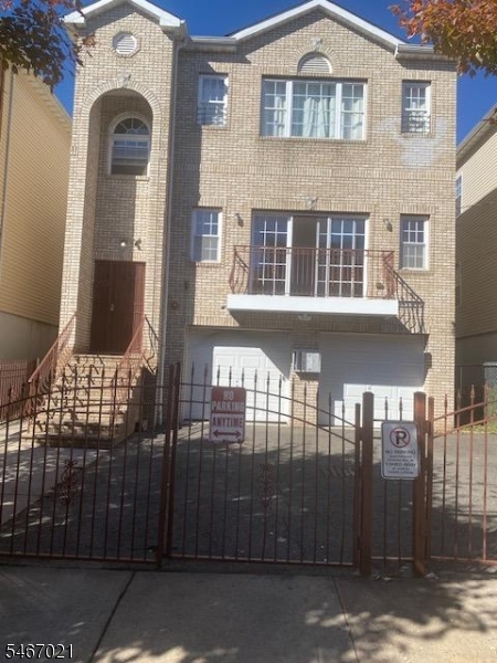 737 S 12th Street Newark NJ 07103