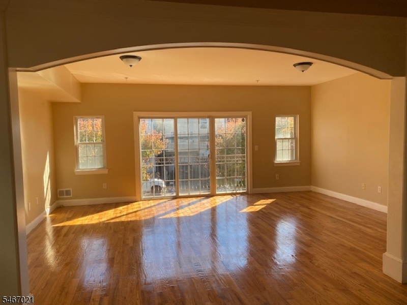 737 S 12th Street Newark NJ 07103