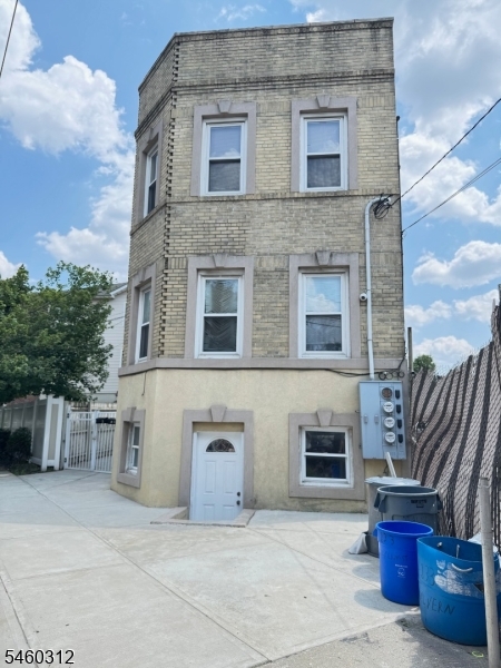 233 Malvern Street Newark NJ 07105