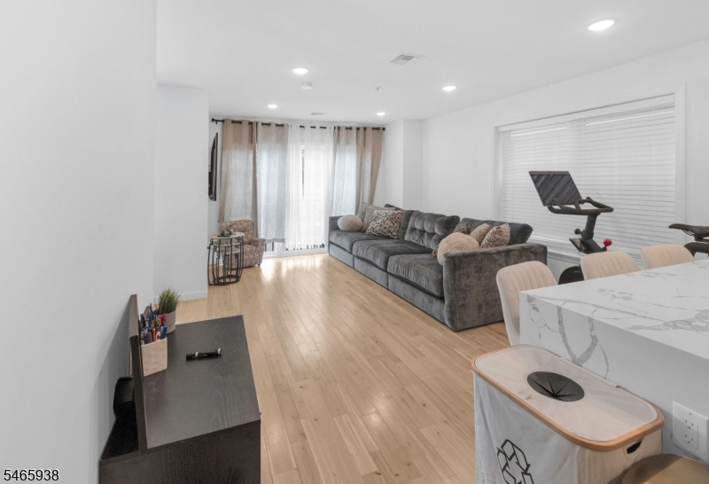 73 Stuyvesant Avenue Newark NJ 07106