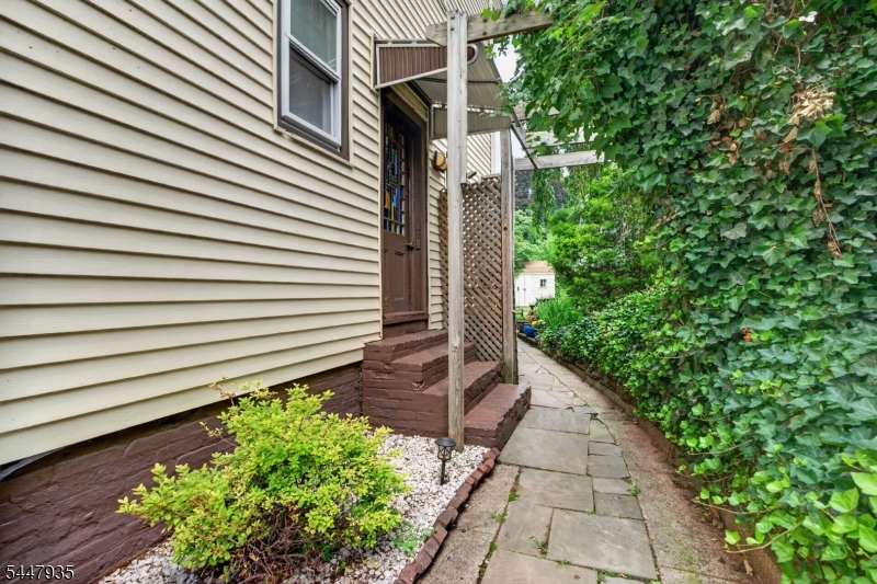 81 Louis Street New Brunswick NJ 08901