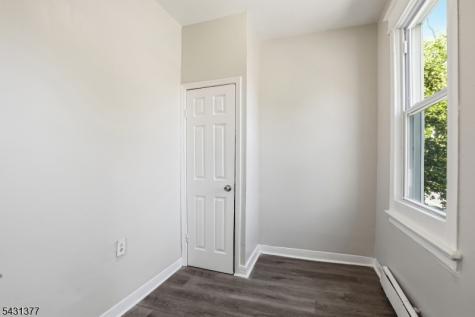 184 W Runyon Street Newark NJ 07108