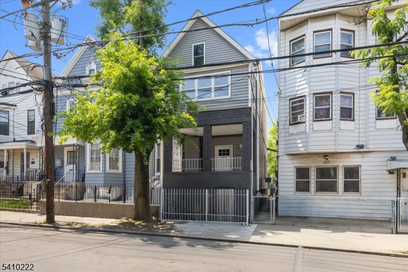 164 Parker Street Newark NJ 07104