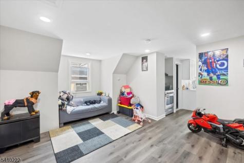 164 Parker Street Newark NJ 07104