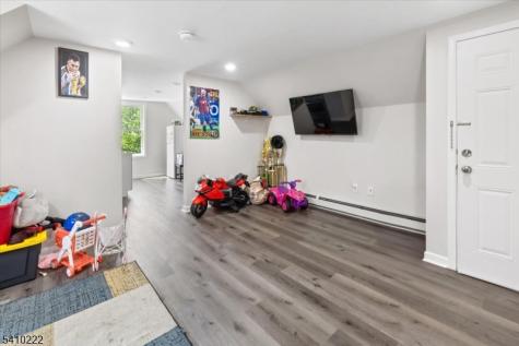 164 Parker Street Newark NJ 07104