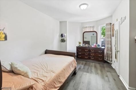 164 Parker Street Newark NJ 07104