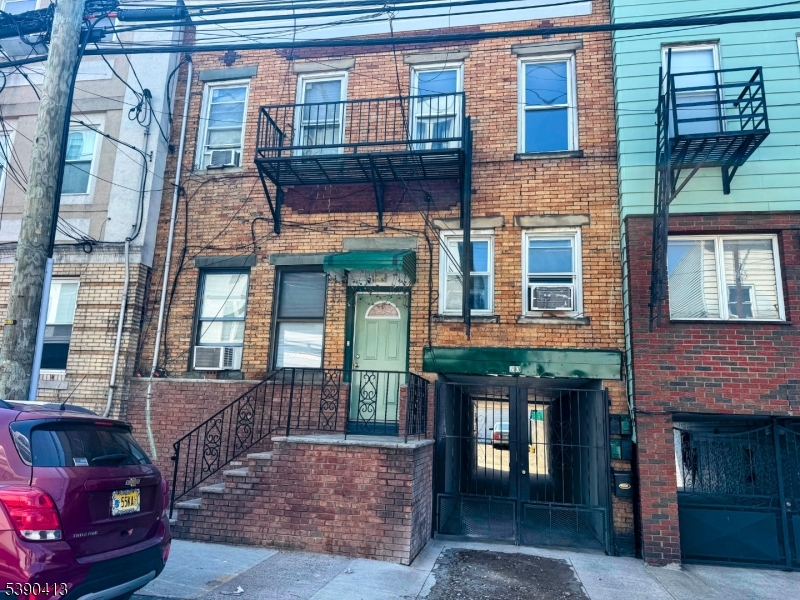 203 Oliver Street Newark NJ 07105