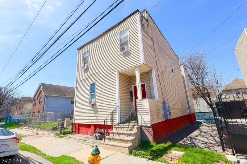581 S 17th Street Newark NJ 07103