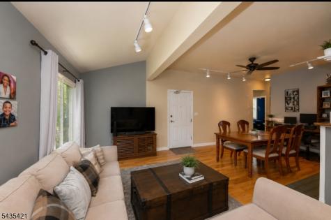 21 Fitzherbert Street Bloomfield NJ 07003