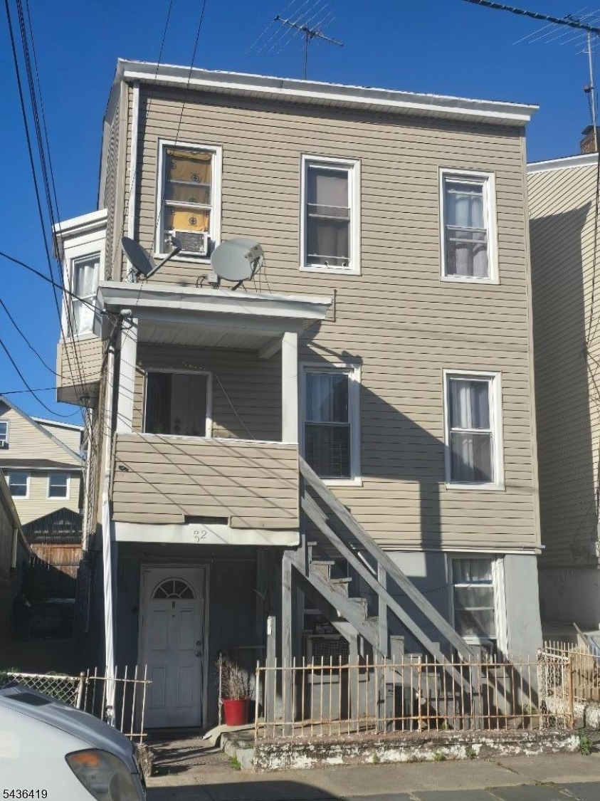 32 Albion Avenue Paterson NJ 07502