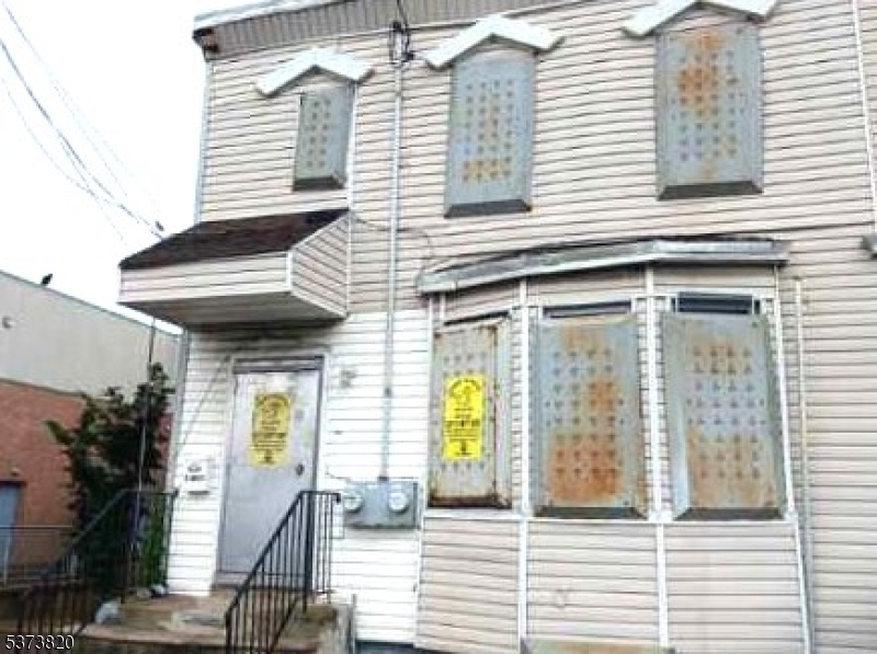 648 S 11th Street Newark NJ 07103