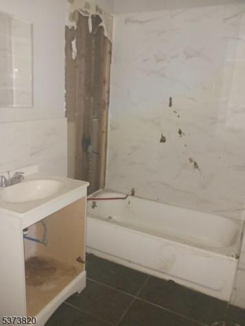 648 S 11th Street Newark NJ 07103