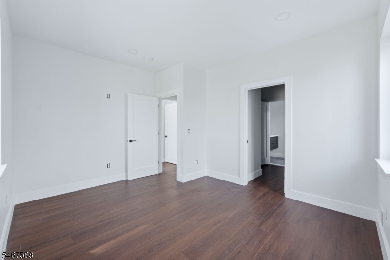 97 9TH Avenue Newark NJ 07107