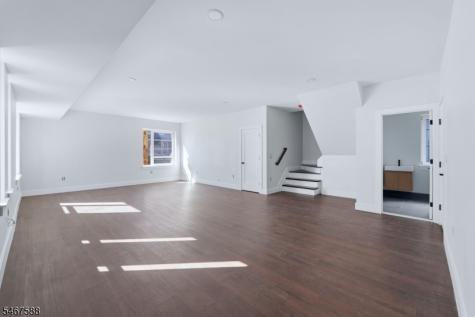 97 9TH Avenue Newark NJ 07107