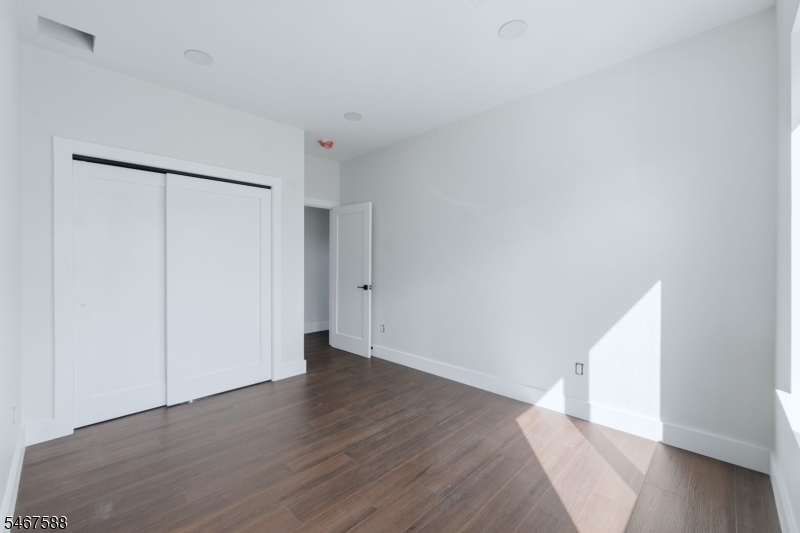 97 9TH Avenue Newark NJ 07107