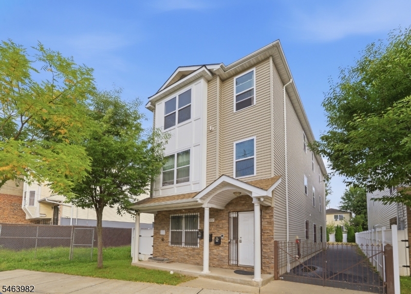 572 S 11th Street Newark NJ 07103