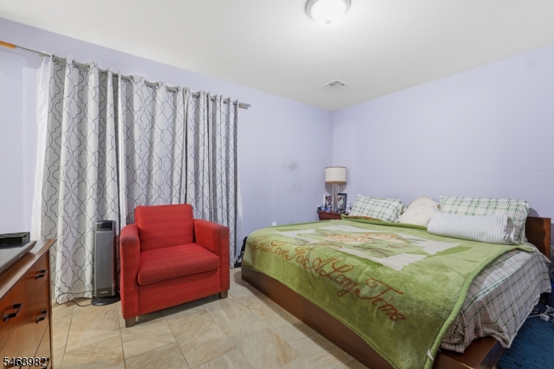572 S 11th Street Newark NJ 07103
