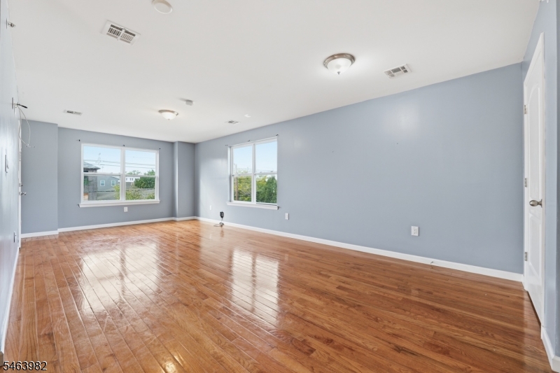 572 S 11th Street Newark NJ 07103