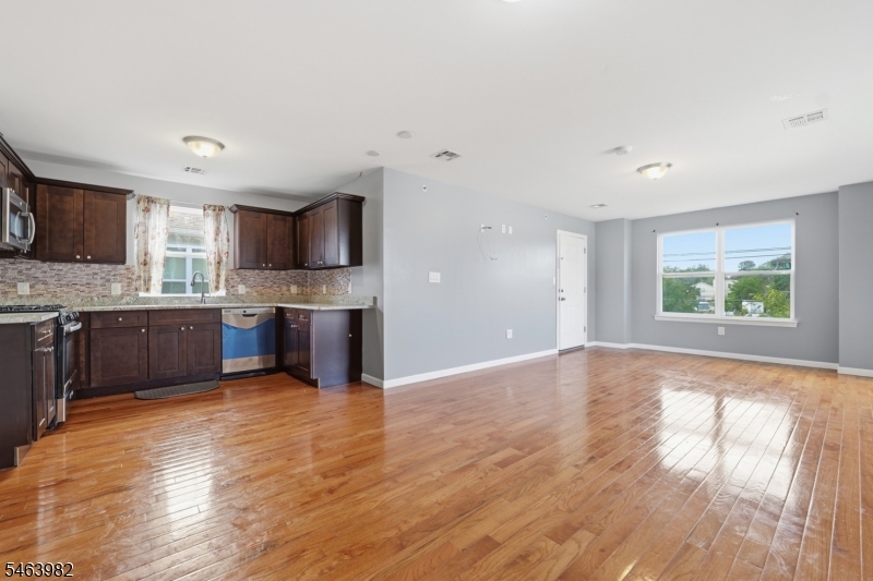 572 S 11th Street Newark NJ 07103