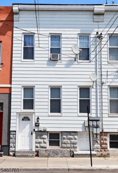 653 4TH Avenue Elizabeth NJ 07202