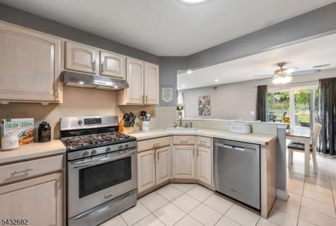 9 Fox Chase Road Jefferson NJ 07438