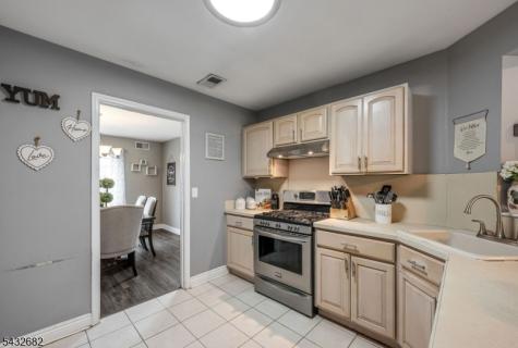 9 Fox Chase Road Jefferson NJ 07438