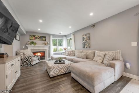 9 Fox Chase Road Jefferson NJ 07438