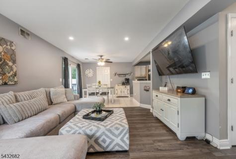9 Fox Chase Road Jefferson NJ 07438