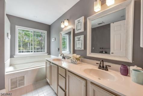 9 Fox Chase Road Jefferson NJ 07438