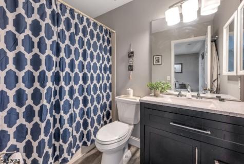 9 Fox Chase Road Jefferson NJ 07438