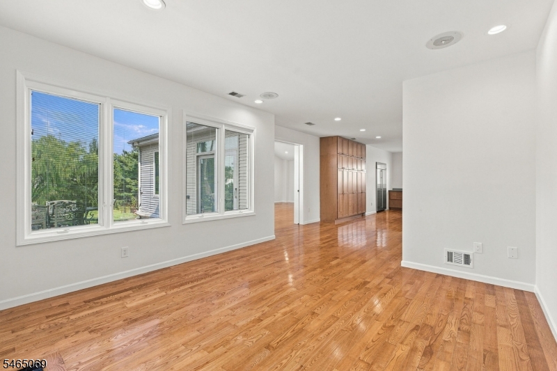 563 Buckingham Drive Piscataway NJ 08854