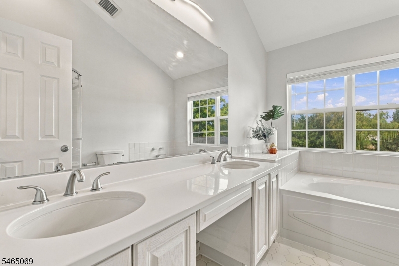 563 Buckingham Drive Piscataway NJ 08854