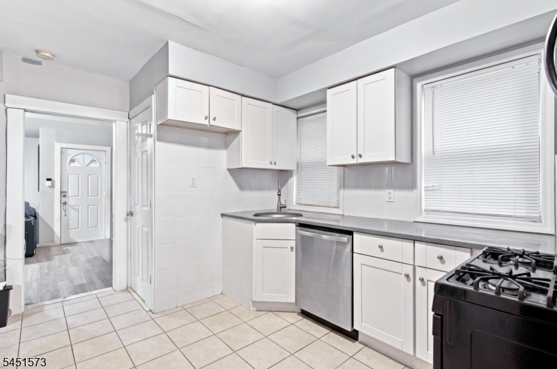 27 Philip Place Irvington NJ 07111