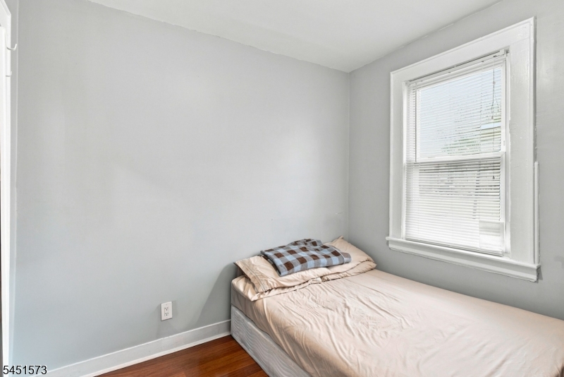 27 Philip Place Irvington NJ 07111