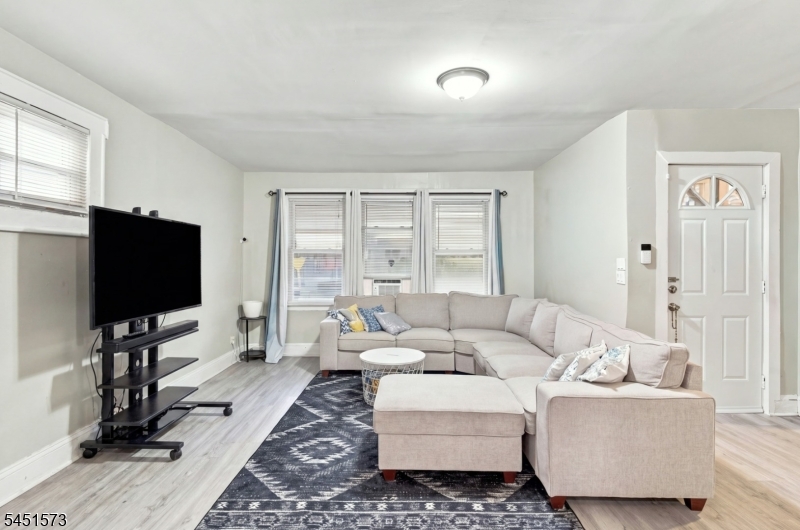 27 Philip Place Irvington NJ 07111