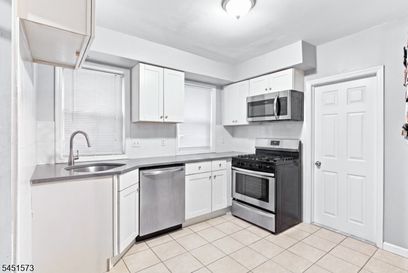27 Philip Place Irvington NJ 07111