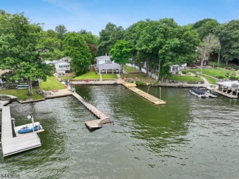 19 Lakeland Drive Hopatcong NJ 07843