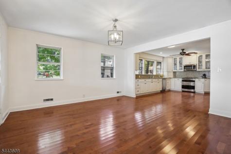 19 Lakeland Drive Hopatcong NJ 07843