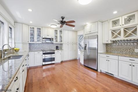 19 Lakeland Drive Hopatcong NJ 07843