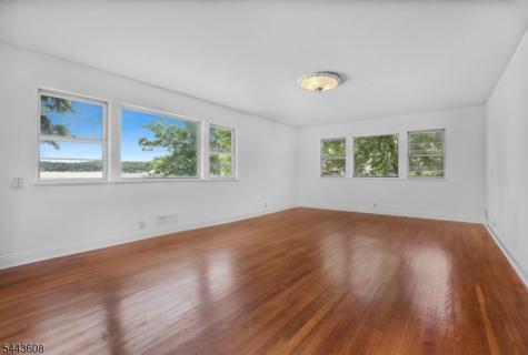 19 Lakeland Drive Hopatcong NJ 07843