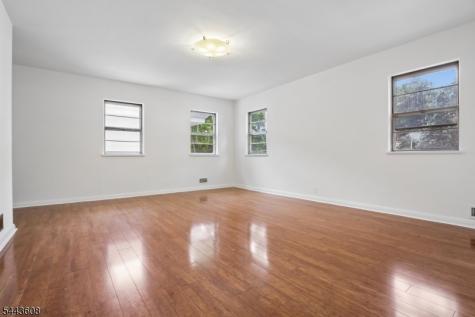19 Lakeland Drive Hopatcong NJ 07843