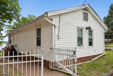 19 Lakeland Drive Hopatcong NJ 07843