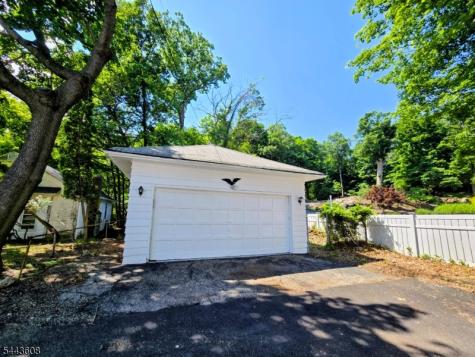19 Lakeland Drive Hopatcong NJ 07843