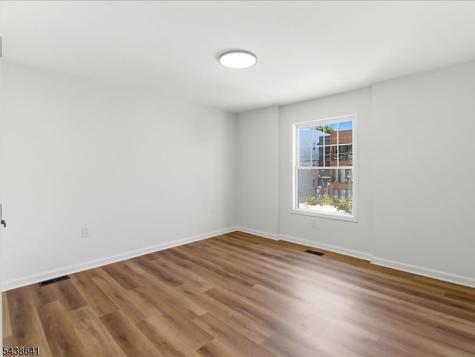 736 S 19th Newark NJ 07103