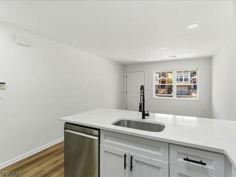 736 S 19th Newark NJ 07103