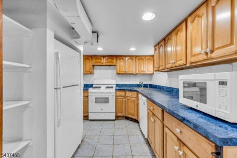 7 Washington Avenue Elmwood Park NJ 07407