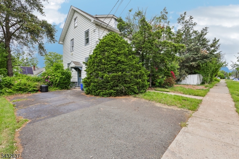 326 Thompson Avenue Roselle NJ 07203