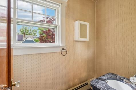 326 Thompson Avenue Roselle NJ 07203
